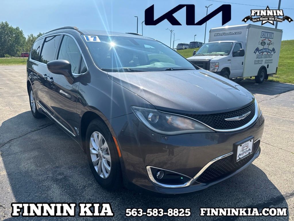 2017 Chrysler Pacifica Touring L FWD