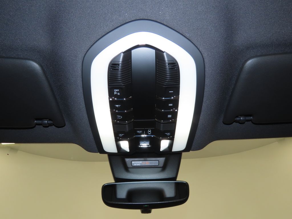 Thumbnail: 2026 Porsche Macan - 31