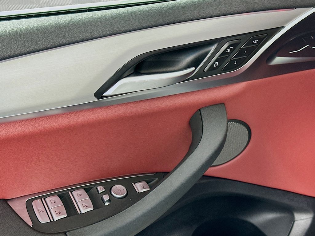 Thumbnail: 2025 BMW X4 - 18