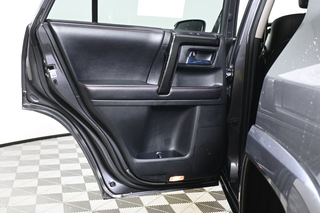 Thumbnail: 2016 Toyota 4Runner - 31