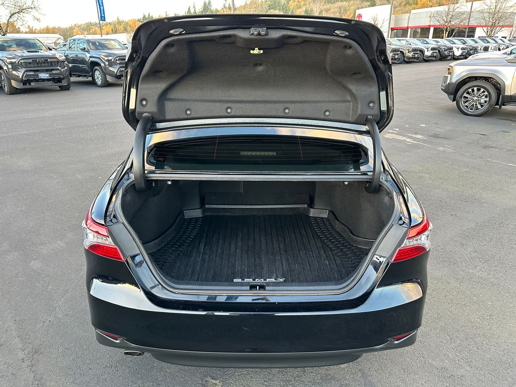 2022 Toyota Camry Hybrid XLE