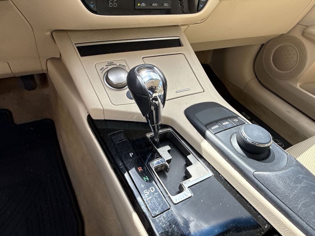 Thumbnail: 2015 Lexus ES - 20