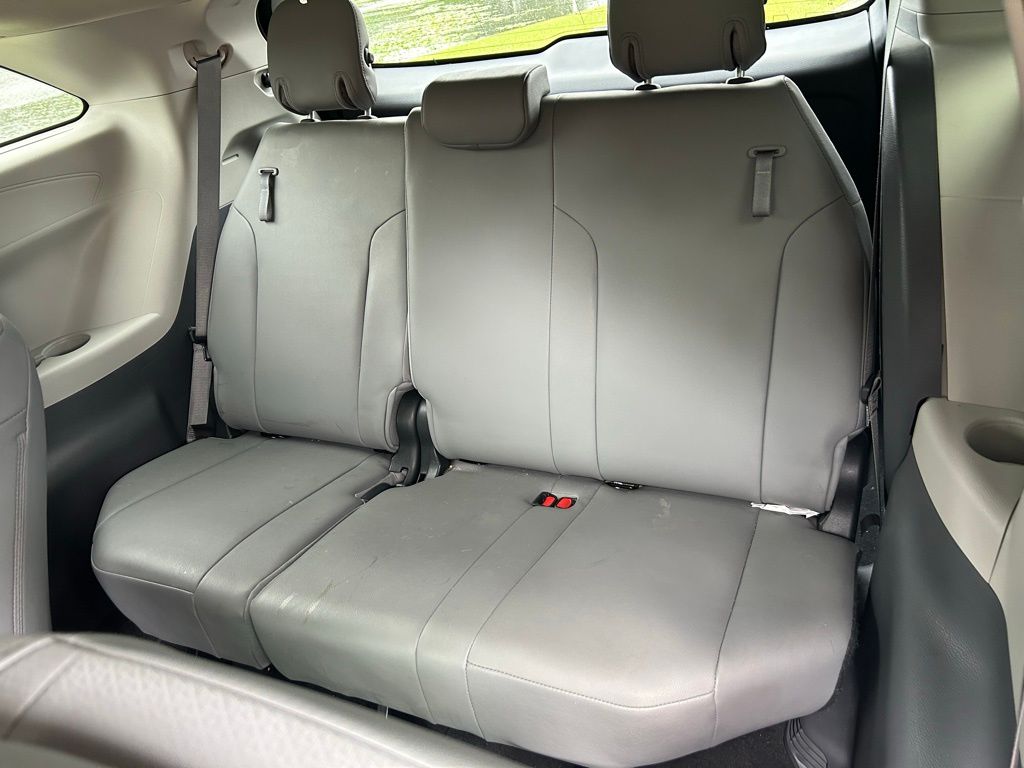 Thumbnail: 2021 Toyota Sienna - 13