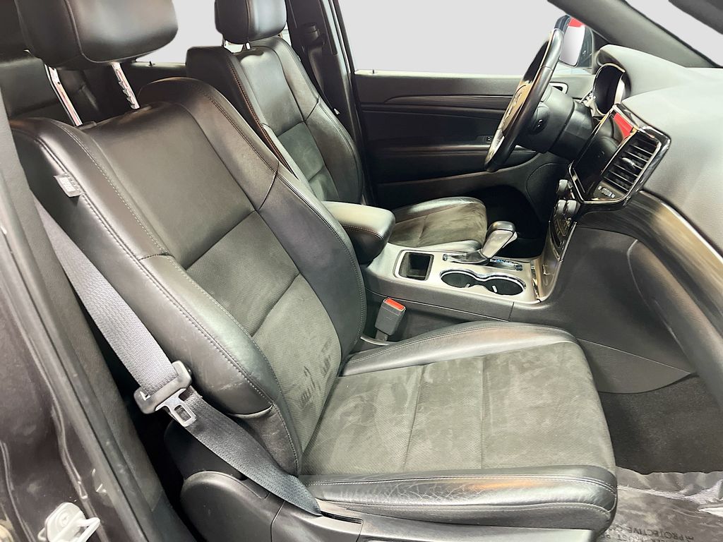 Used 2021 Granite Crystal Metallic Clearcoat Jeep Laredo X image 28
