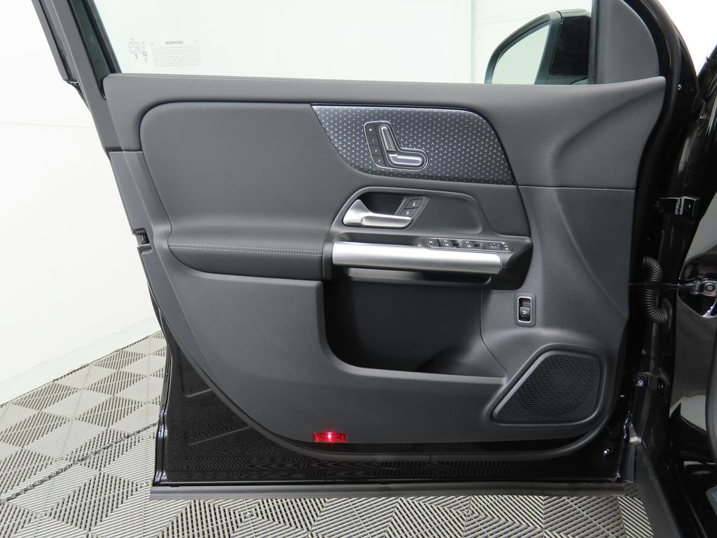 2025 Mercedes-Benz GLA 250 25
