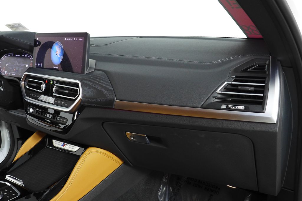 Thumbnail: 2025 BMW X4 - 14