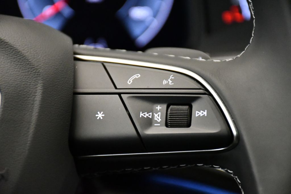 Thumbnail: 2025 Audi Q8 - 24