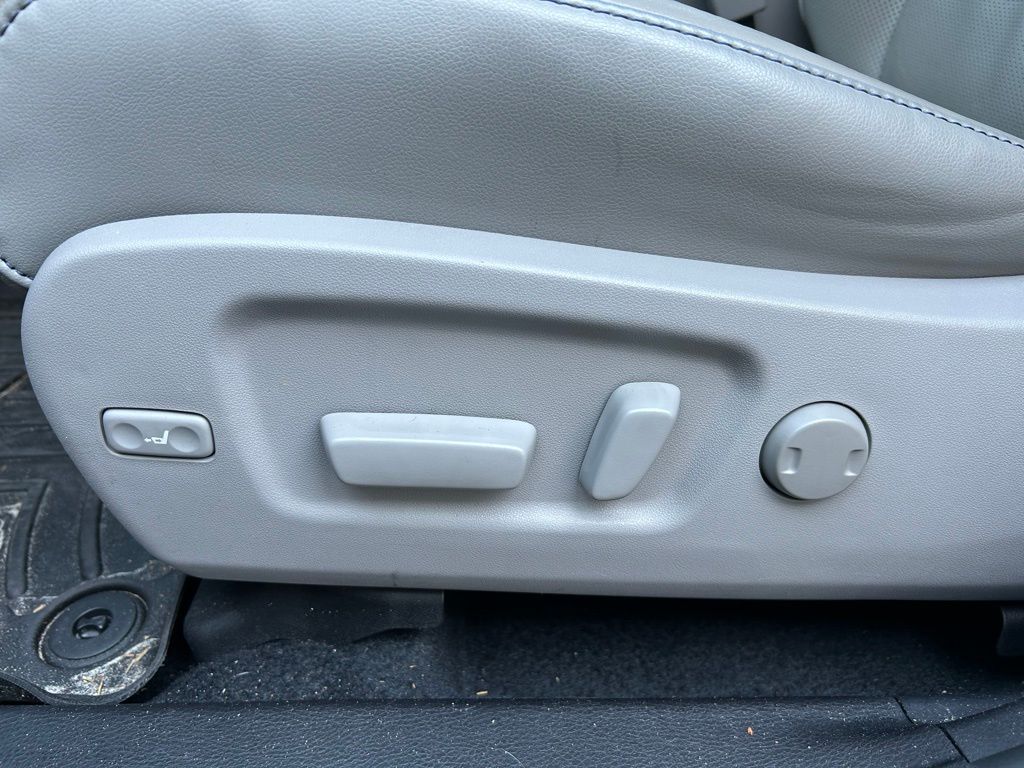 2019 Toyota Highlander Limited 16