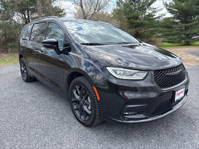 Used 2023 Chrysler Pacifica Van