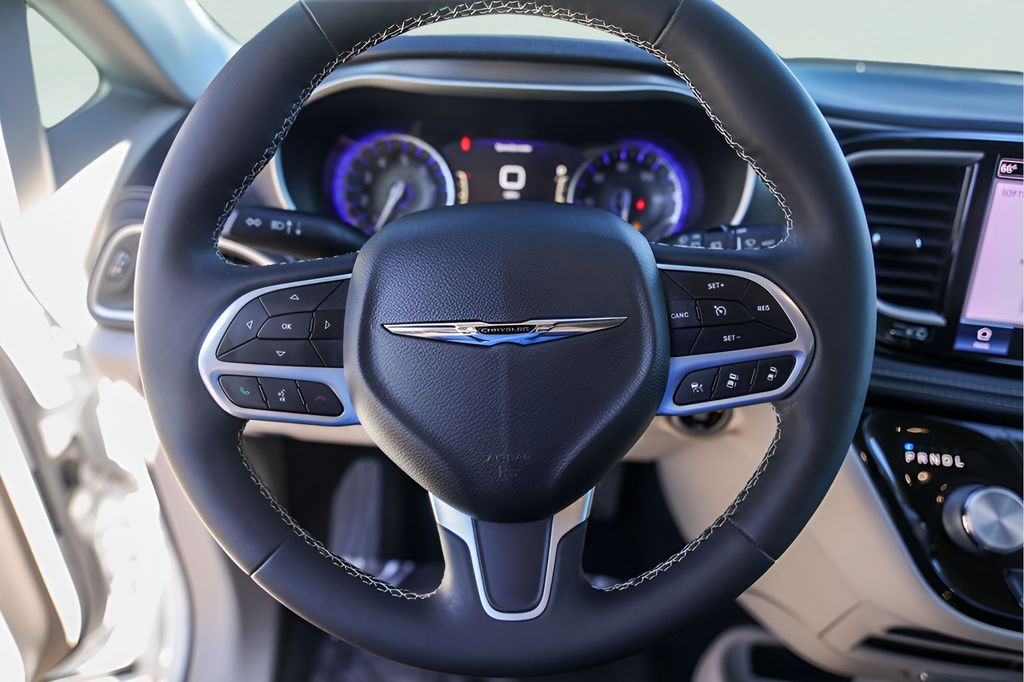 Used Car 2022 Chrysler Pacifica  Touring L For Sale Under $30,000 In Austin, Texas