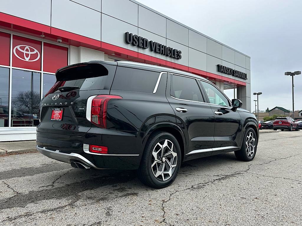 View vehicle photo 6