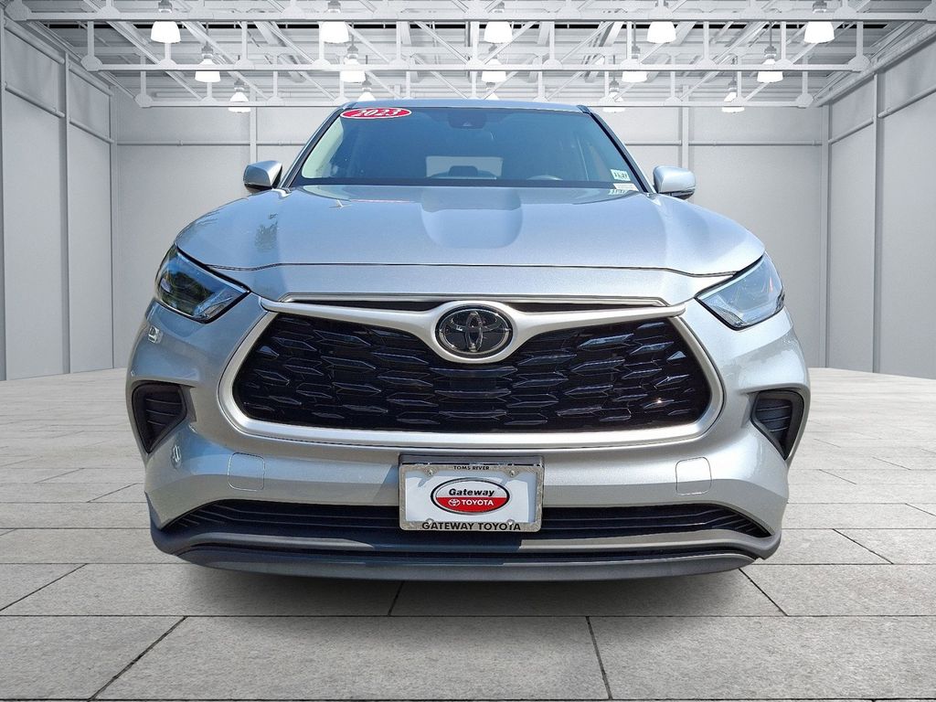 Thumbnail: 2023 Toyota Highlander - 2
