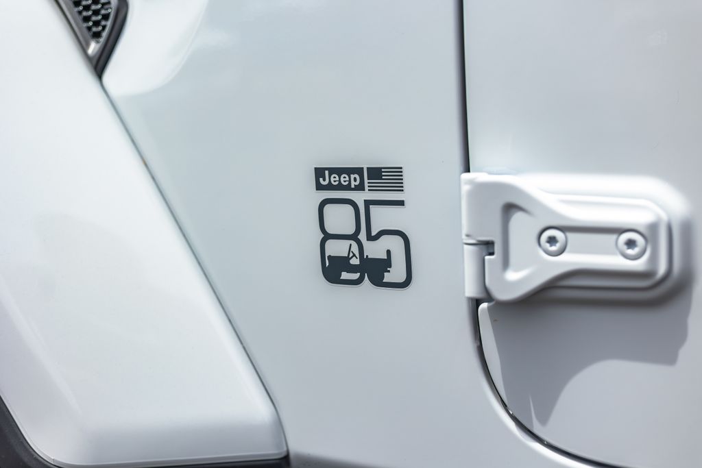 2026 Jeep Gladiator 85th Anniversary Edition thumbnail 13