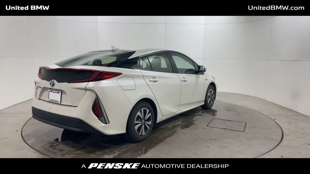 2017 Toyota Prius Prime Advanced 8