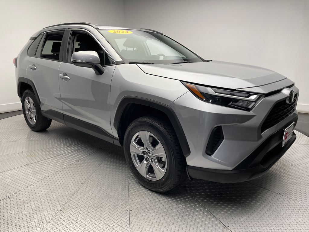 2024 Toyota RAV4 XLE 3
