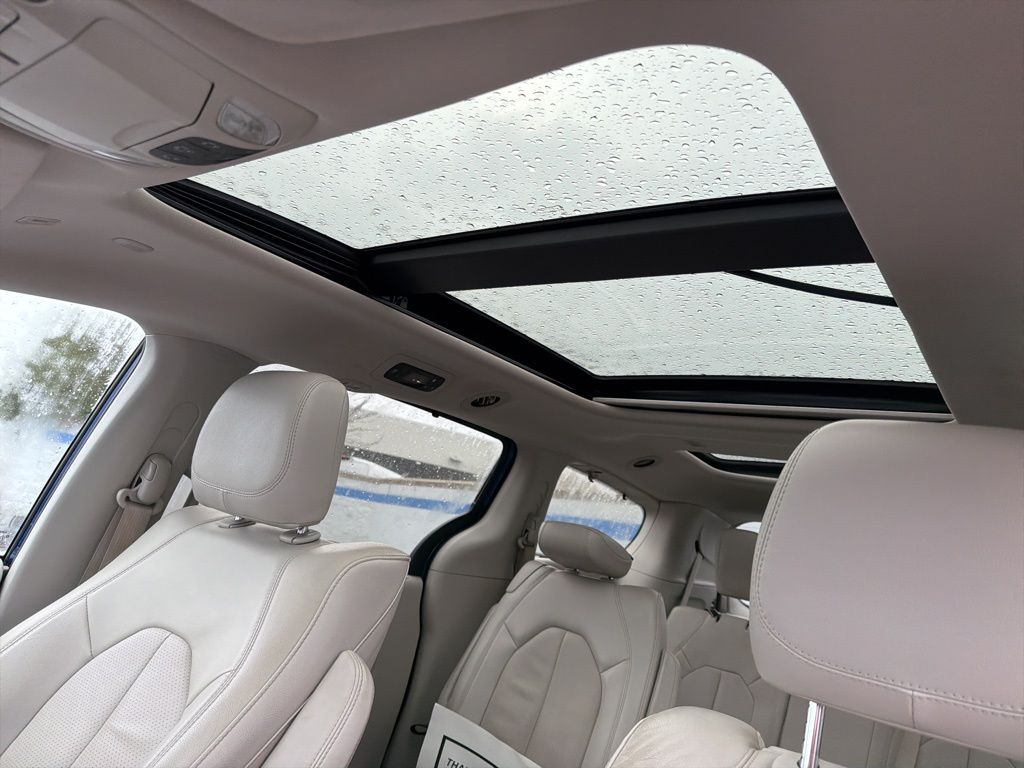 Thumbnail: 2019 Chrysler Pacifica - 11