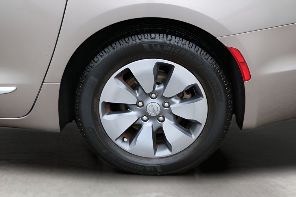 Used Car 2018 Chrysler Pacifica Hybrid  Limited For Sale Under $20,000 In Austin, Texas