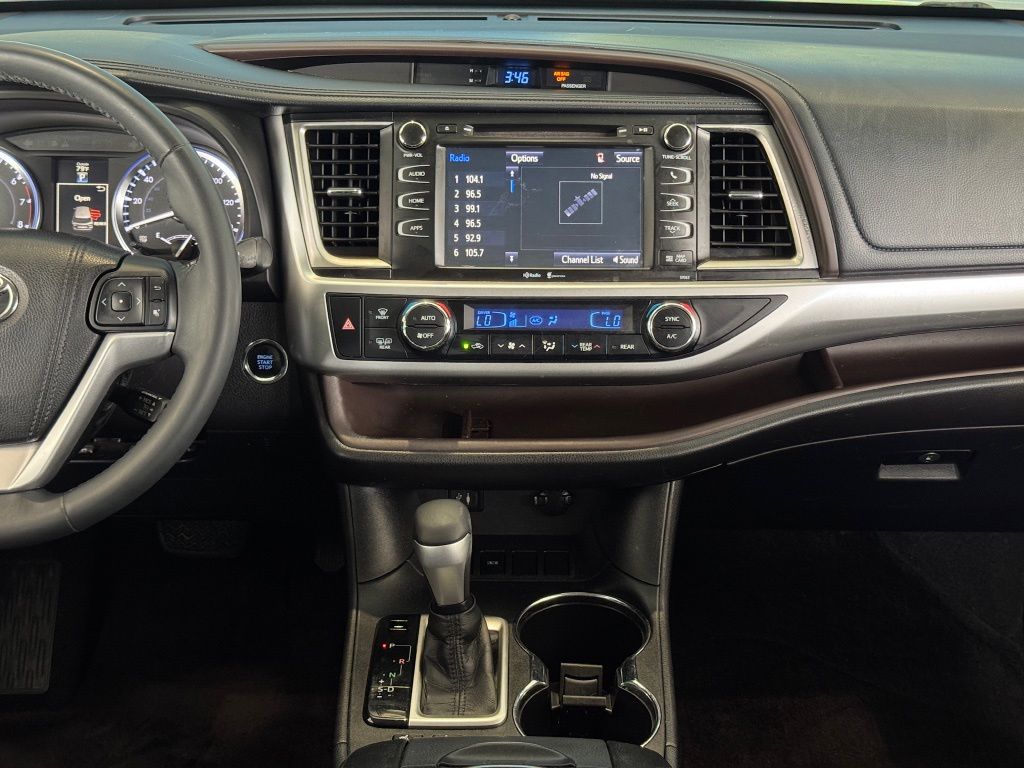 2015 Toyota Highlander XLE V6 Silver at Autostrade