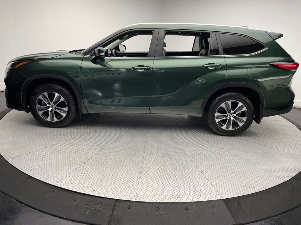 2023 Toyota Highlander XLE 8