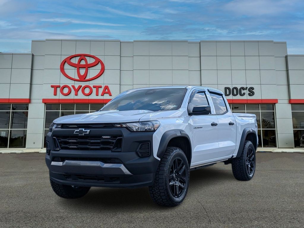 Summit White 2023 Chevrolet Colorado Pickup Truck Four-Wheel Drive 8-Speed Automatic