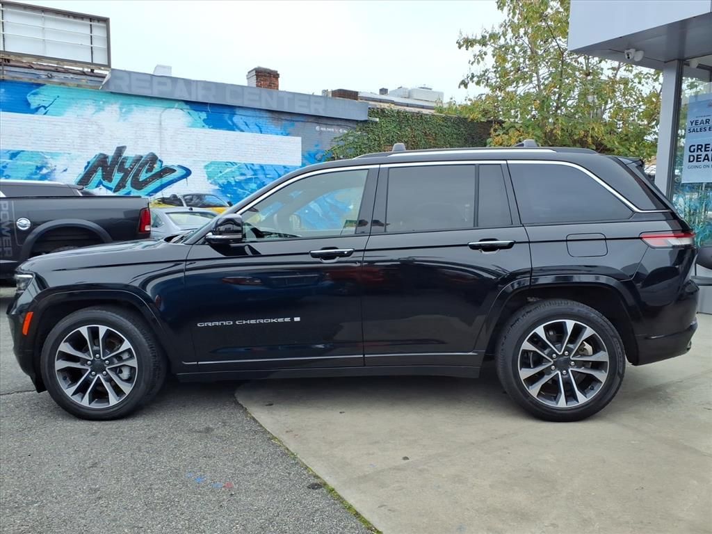 2022 Jeep Grand Cherokee Overland photo 4