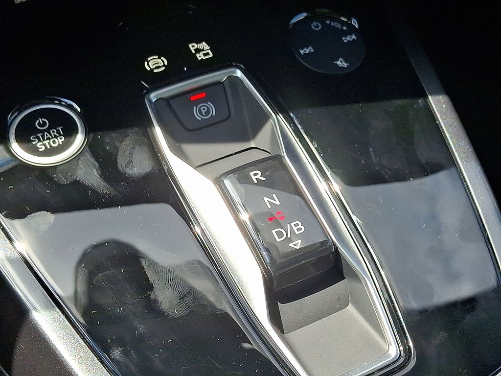 Thumbnail: 2025 Audi Q4 e-tron - 11