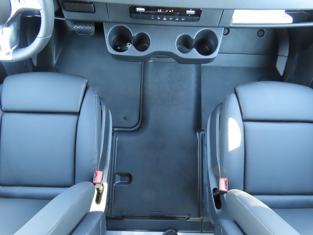 Thumbnail: 2025 Mercedes-Benz Sprinter - 18