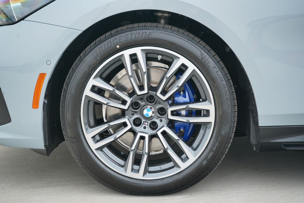 Thumbnail: 2026 BMW 5 Series - 5