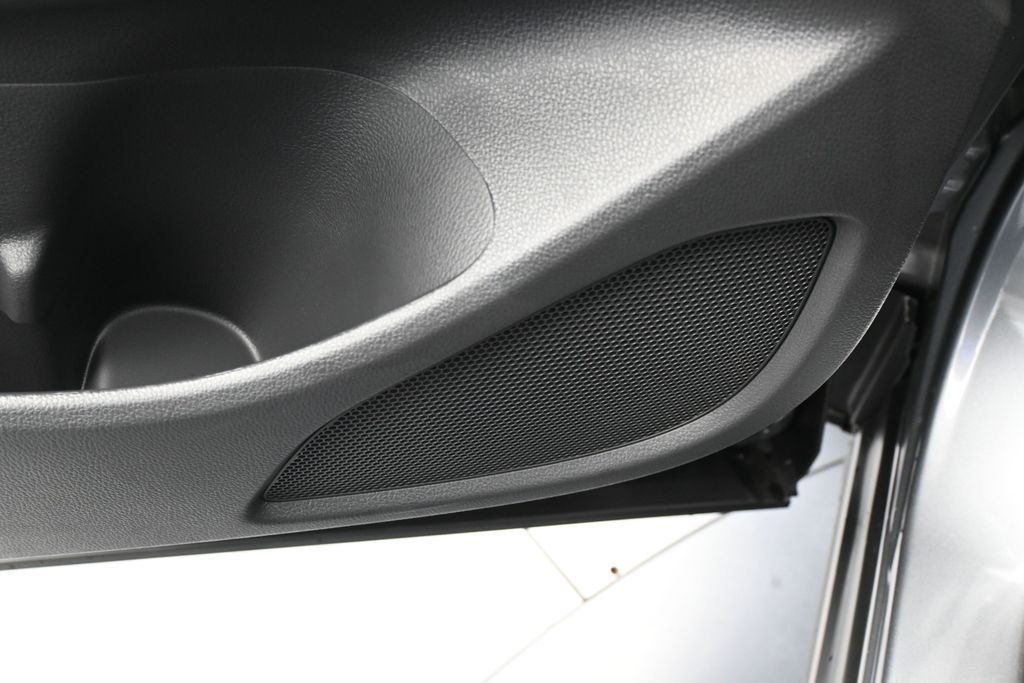 New 2026 Gray Mitsubishi SEL image 18