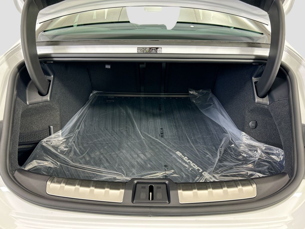 Thumbnail: 2026 Audi e-tron GT - 27