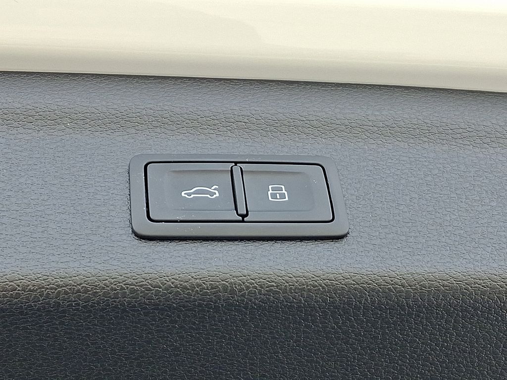 Thumbnail: 2025 Audi Q3 - 32