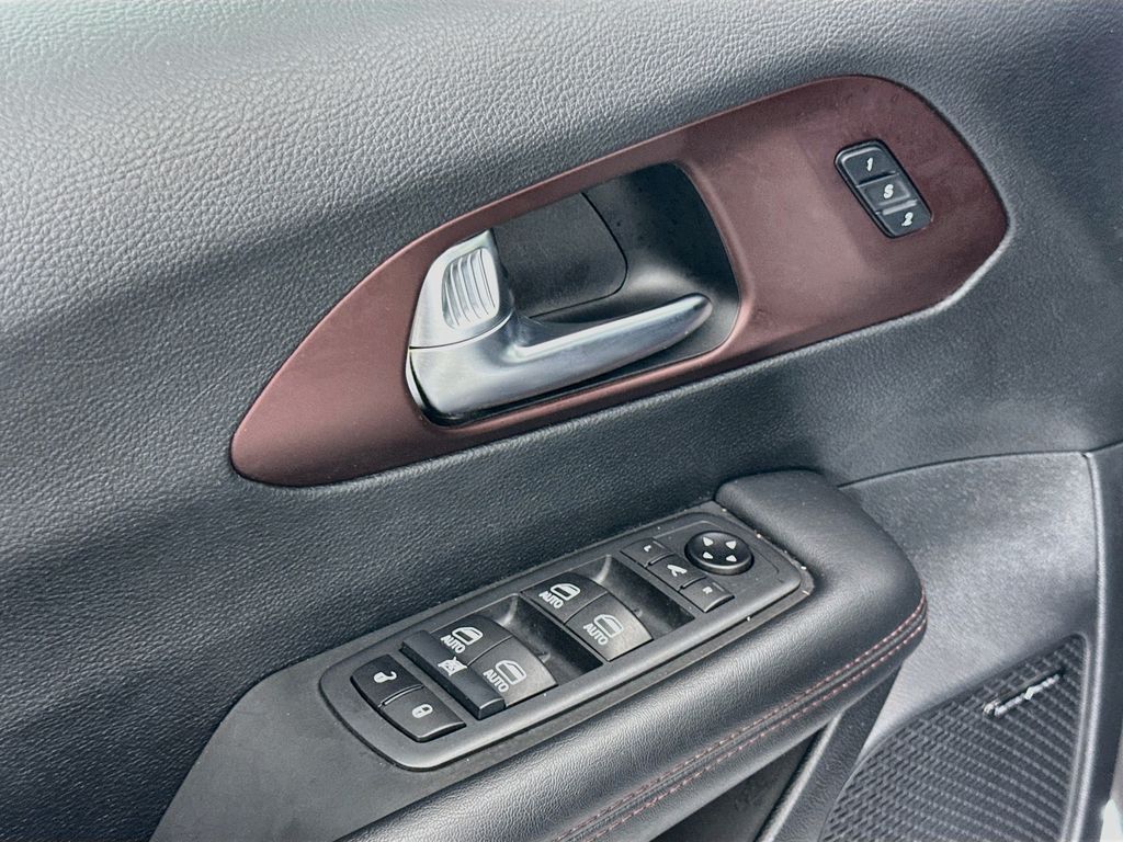 Thumbnail: 2020 Chrysler Pacifica - 18