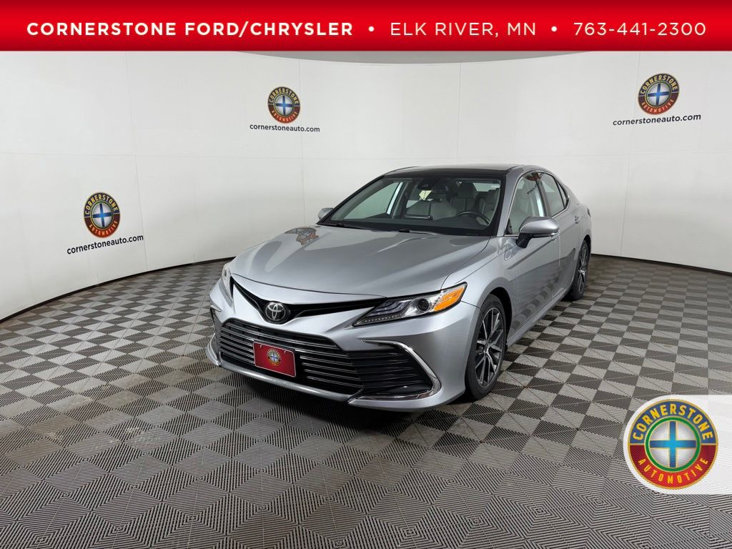 Celestial Silver Metallic 2022 Toyota Camry Sedan Front-Wheel Drive 8-Speed Automatic