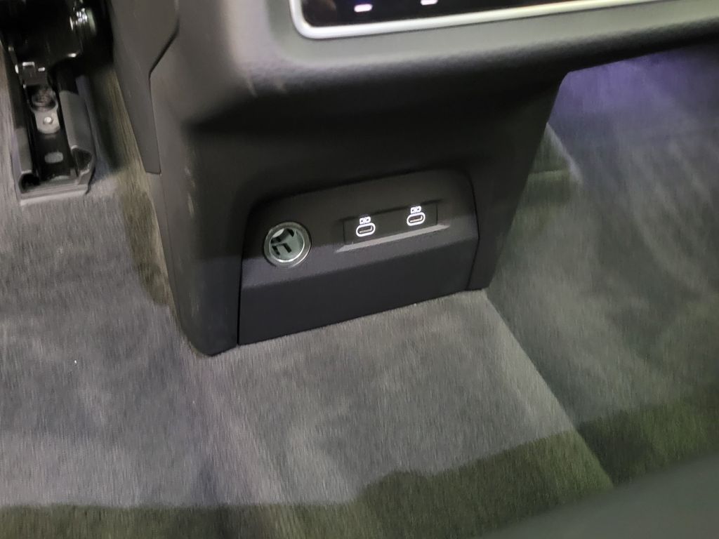 Thumbnail: 2023 Audi e-tron - 22