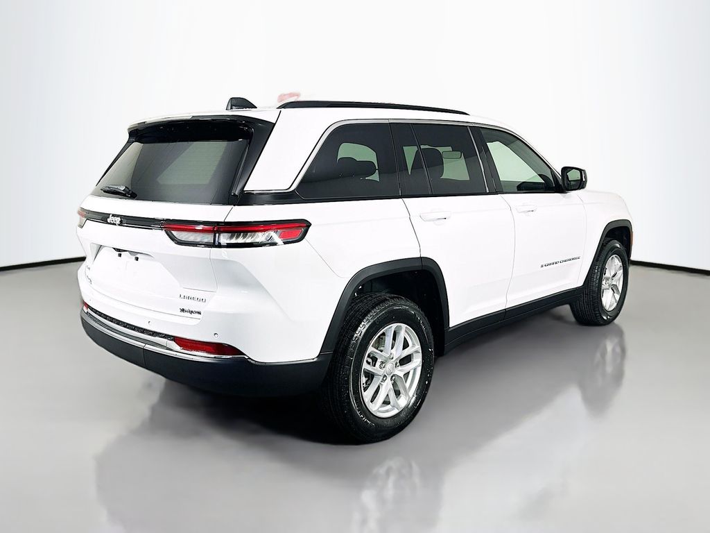 New 2026 White/off-white Jeep Laredo X image 7