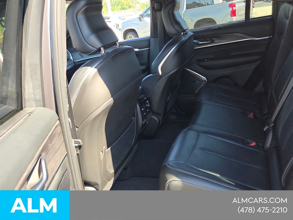 Used 2023 Gray Jeep Overland 4xe image 10
