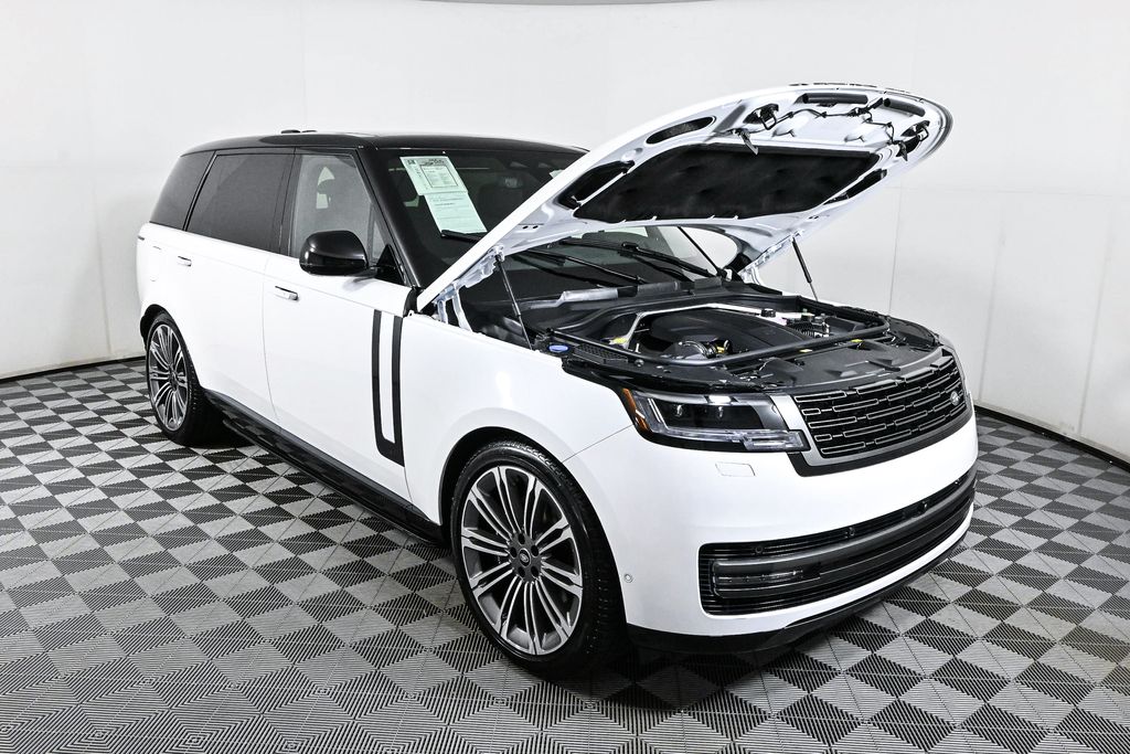 2024 Land Rover Range Rover SE 32