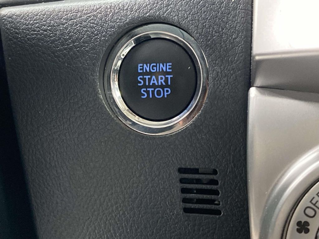 Used 2024  Toyota SR5 Premium image 17