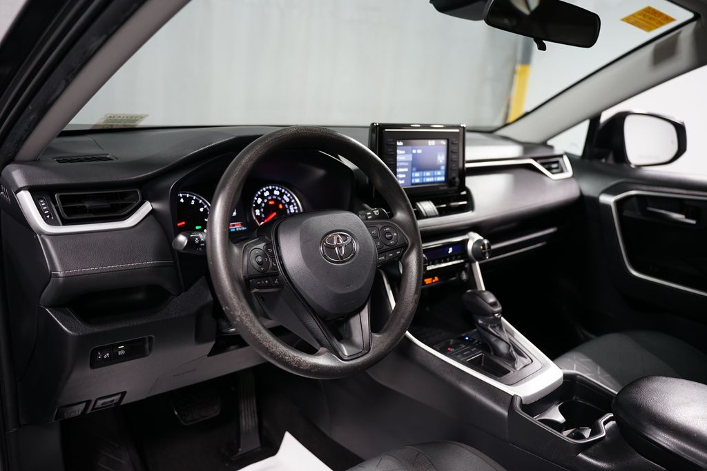 2021 Toyota RAV4 XLE 11