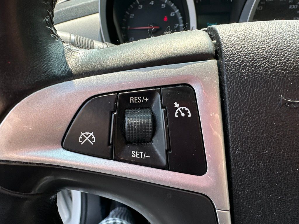 Used 2011 White Chevrolet LT image 9