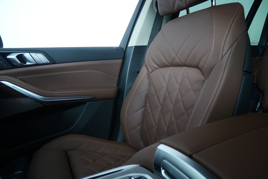 Thumbnail: 2026 BMW X7 - 24