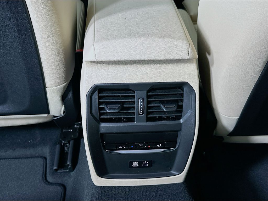 Thumbnail: 2026 BMW 3 Series - 18