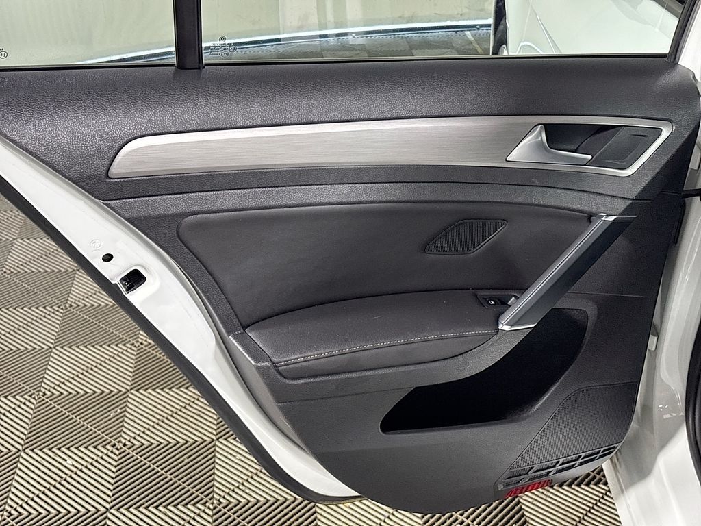 2015 Volkswagen Golf TDI S 4-Door