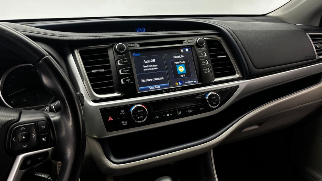 Thumbnail: 2018 Toyota Highlander - 21