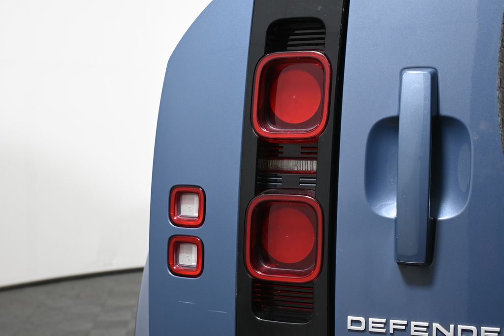 Thumbnail: 2020 Land Rover Defender - 12