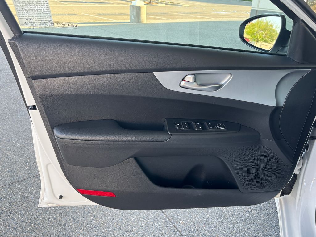 Thumbnail: 2023 Kia Forte - 21