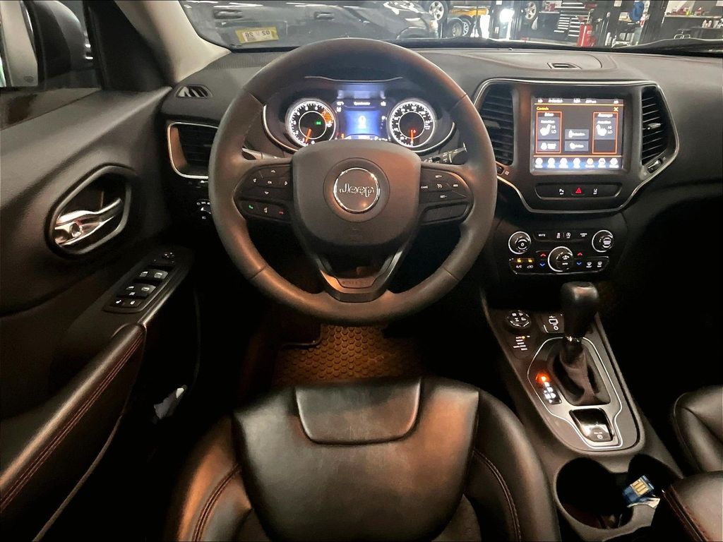 2021 Jeep Cherokee — photo 17