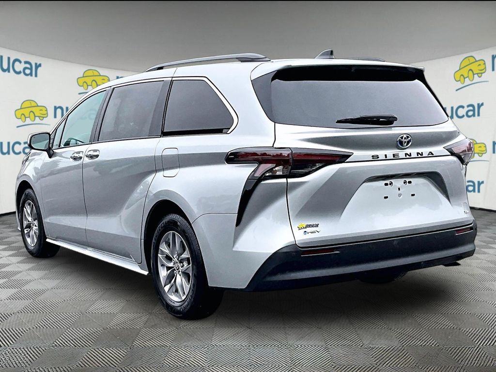 2025 Toyota Sienna — photo 4