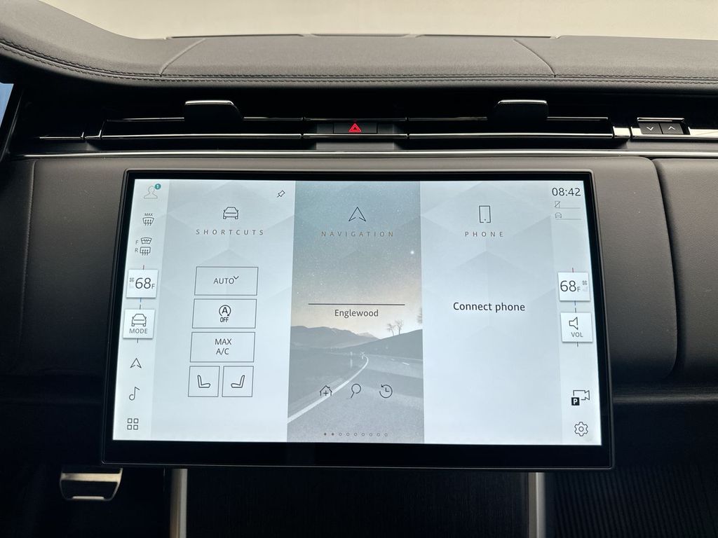 2025 Land Rover Range Rover SE 13
