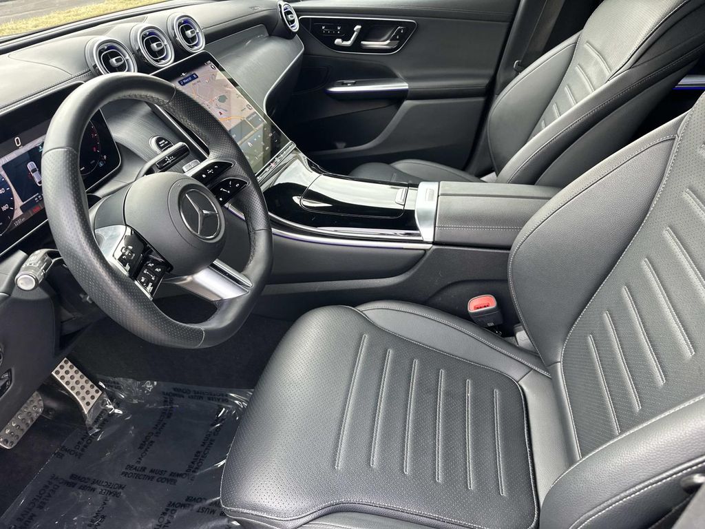 Thumbnail: 2025 Mercedes-Benz GLC - 28